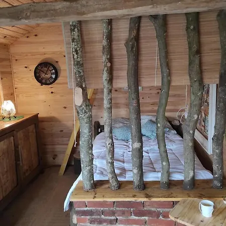 Maisonnette Perchee Au Coeur De La Nature Allonnes (Sarthe)