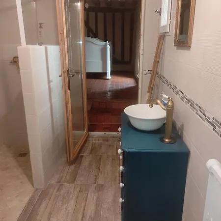 Maisonnette Perchee Au Coeur De La Nature *