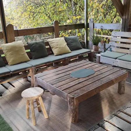 Maisonnette Perchee Au Coeur De La Nature Allonnes (Sarthe)