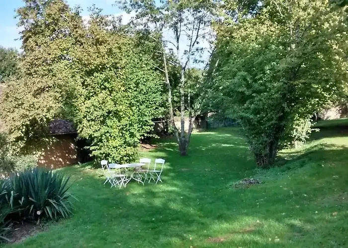 Maisonnette Perchee Au Coeur De La Nature Проживание в семье Allonnes (Sarthe)