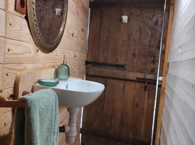 Maisonnette Perchee Au Coeur De La Nature * Allonnes (Sarthe)