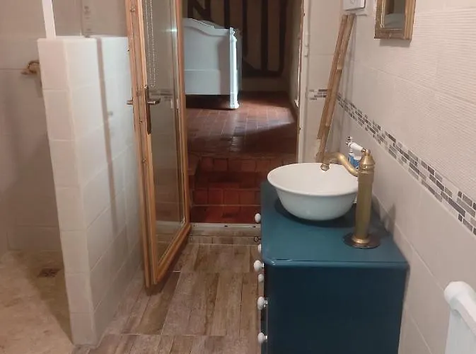 Maisonnette Perchee Au Coeur De La Nature *