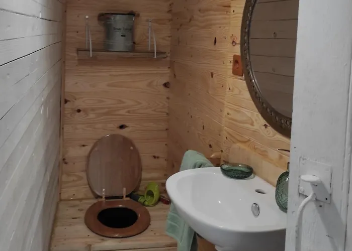 Maisonnette Perchee Au Coeur De La Nature * Allonnes (Sarthe)