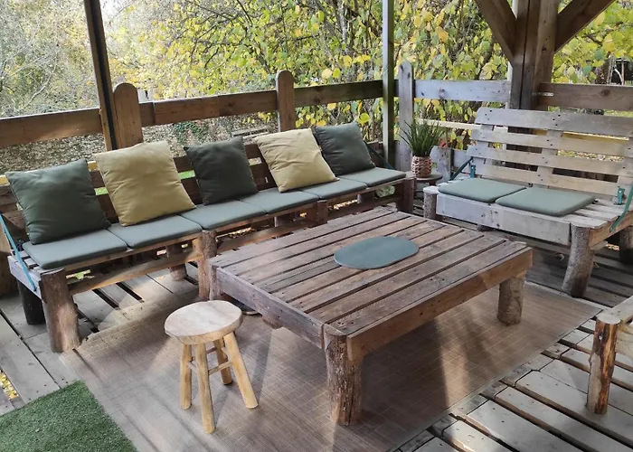 Maisonnette Perchee Au Coeur De La Nature Allonnes (Sarthe)