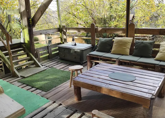 Проживание в семье Maisonnette Perchee Au Coeur De La Nature Allonnes (Sarthe)